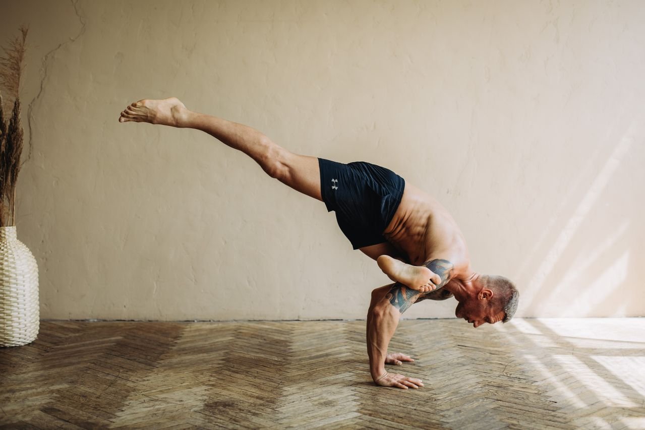 Experienced athlete performing an advanced strength movement